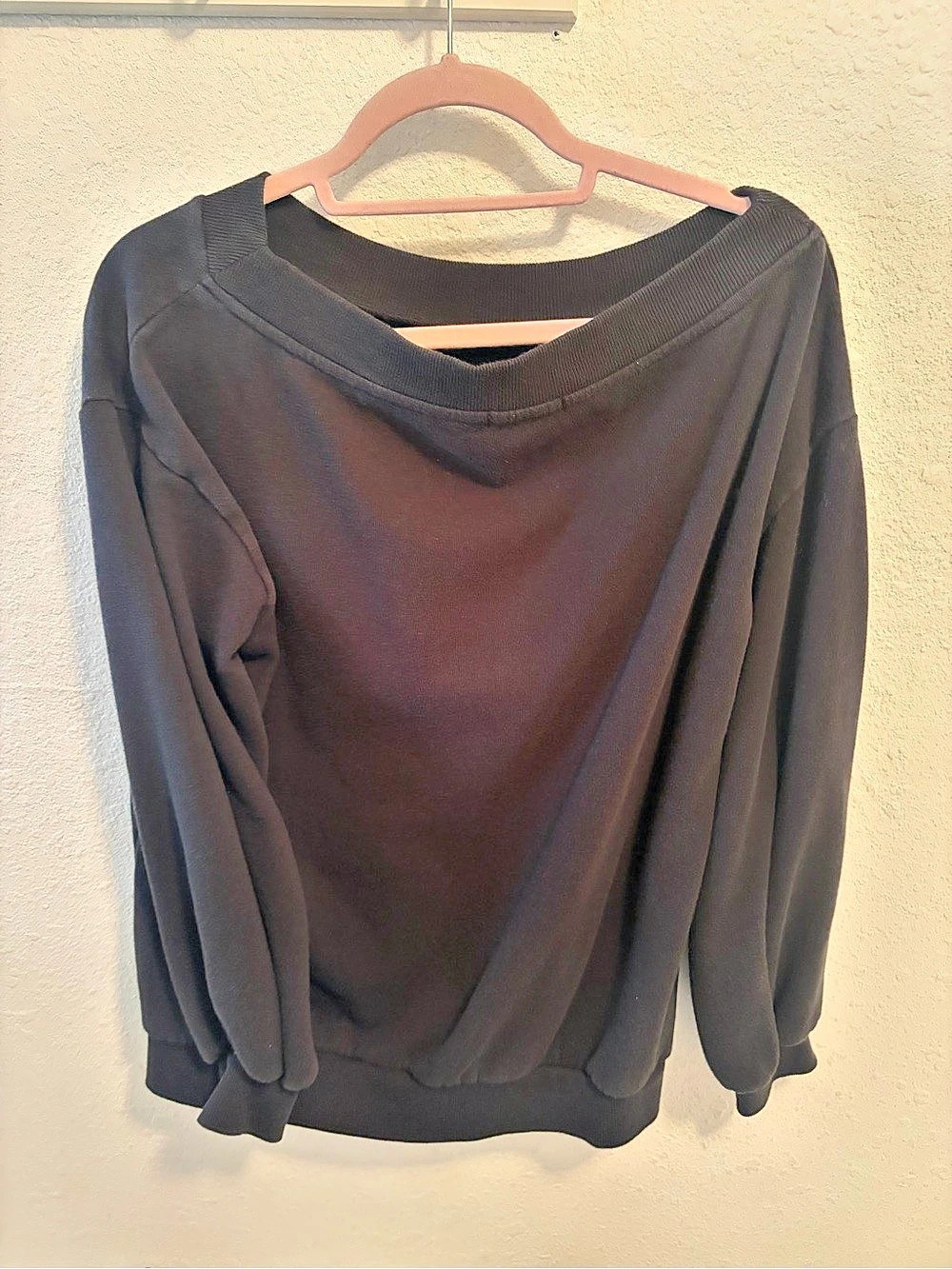 Fashion Nova Black Long Sleeve Sweatshirt off the shoulders OVERSIZED